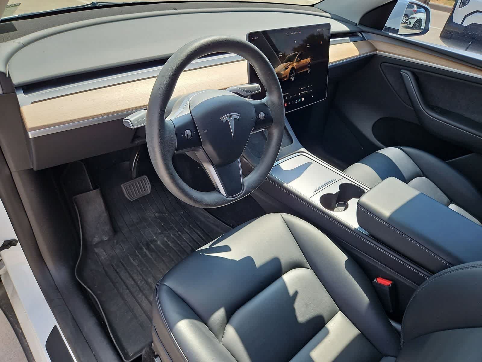 Used 2023 Tesla Model Y Long Range AWD/4WD image 2