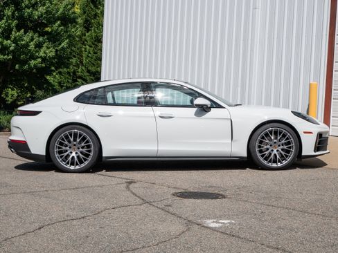 New 2025 Porsche Panamera image 8