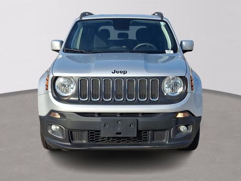 Used 2018 Jeep Renegade Latitude FWD image 2