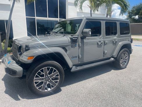 Used 2023 Jeep Wrangler Unlimited Sahara AWD/4WD image 27