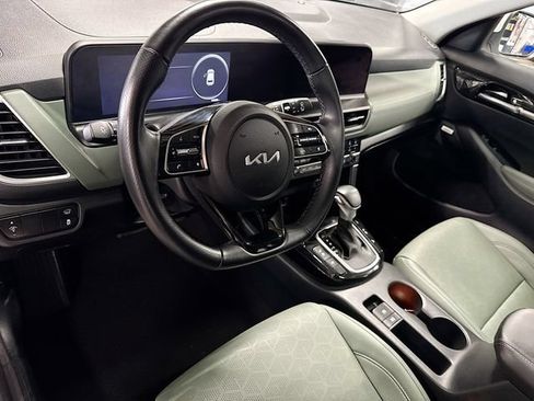 Used 2024 Kia Seltos SX w/ SX Sunroof Package AWD/4WD image 9