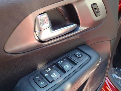 New 2026 Chrysler Pacifica Select image 15