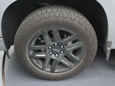 Used 2025 Chevrolet Silverado 1500 RST w/ LPO, Dark Essentials Package AWD/4WD image 9