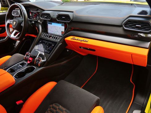 Used 2022 Lamborghini Urus image 22