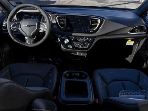 New 2026 Chrysler Voyager LX image 24