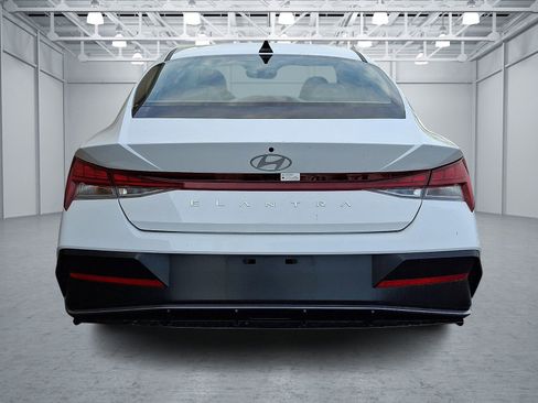 Certified 2025 Hyundai Elantra SEL w/ Cargo Package FWD image 5