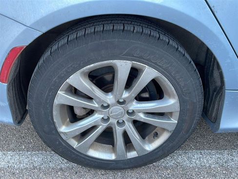 Used 2015 Chrysler 200 Limited w/ Convenience Group image 15