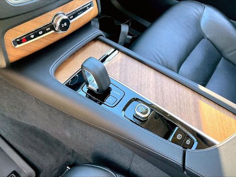 Used 2023 Volvo XC90 T8 Plus w/ Protection Package Premier image 14