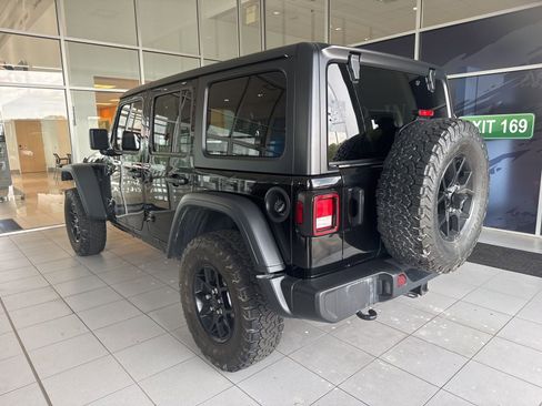Used 2024 Jeep Wrangler Willys AWD/4WD image 8