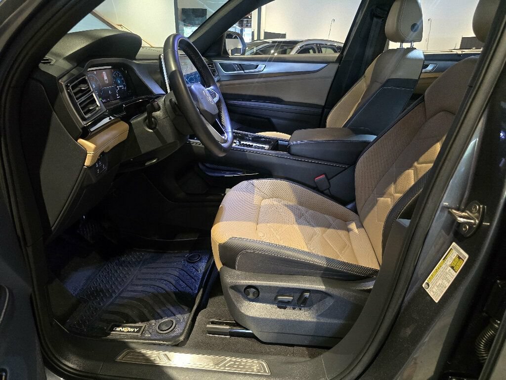 Used 2024 Volkswagen Atlas Cross Sport SE w/ Panoramic Sunroof Package FWD image 15