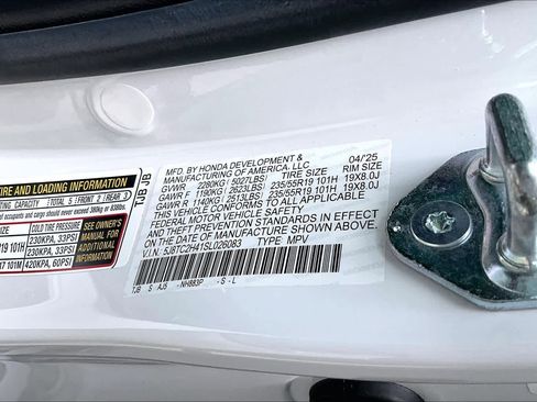 Used 2025 Acura RDX SH-AWD image 34