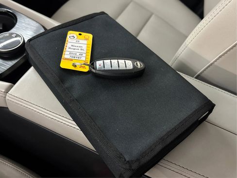 Used 2022 Nissan Rogue SL w/ SL Premium Package image 42