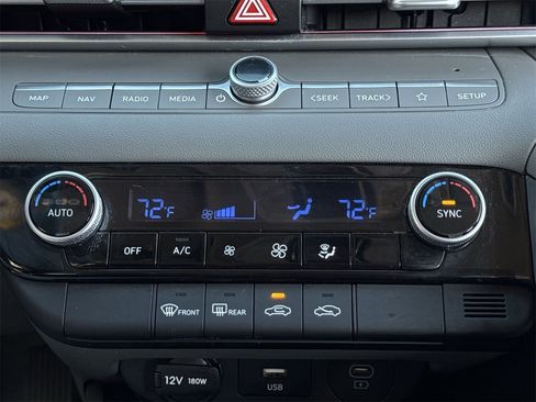 Used 2024 Hyundai Elantra SEL image 18