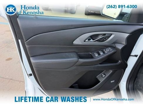 Used 2022 Chevrolet Traverse LT w/ LT Premium Package AWD/4WD image 6