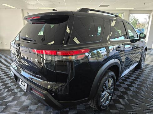 Used 2025 Nissan Pathfinder SV AWD/4WD image 3