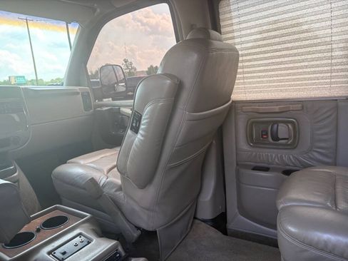 Used 2003 Chevrolet Express 1500 w/ Preferred Equipment Group 4 RWD image 17