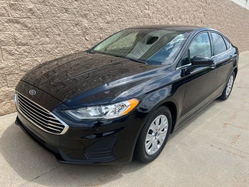 Used 2019 Ford Fusion S FWD image 2