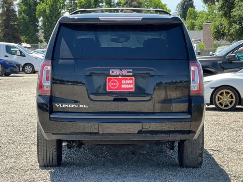 Used 2017 GMC Yukon XL SLT RWD image 8
