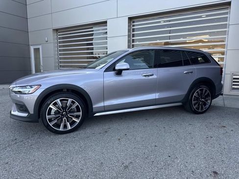 Used 2026 Volvo V60 B5 Cross Country Ultra w/ Climate Package AWD/4WD image 3