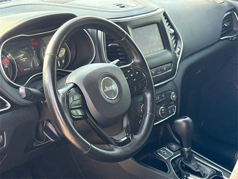 Used 2021 Jeep Cherokee Latitude Plus image 17