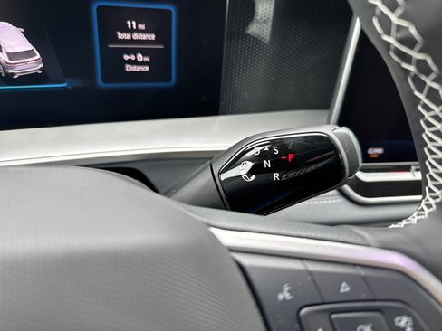 New 2025 Volkswagen Tiguan SE image 18