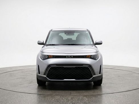 Used 2025 Kia Soul LX w/ LX Technology Package image 2