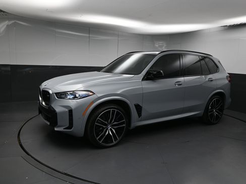 Used 2025 BMW X5 M60i image 4