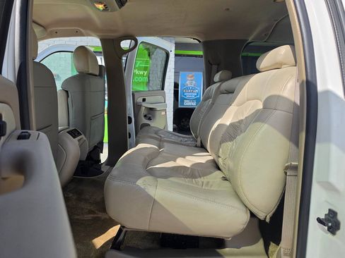 Used 2002 Chevrolet Suburban LS RWD image 21