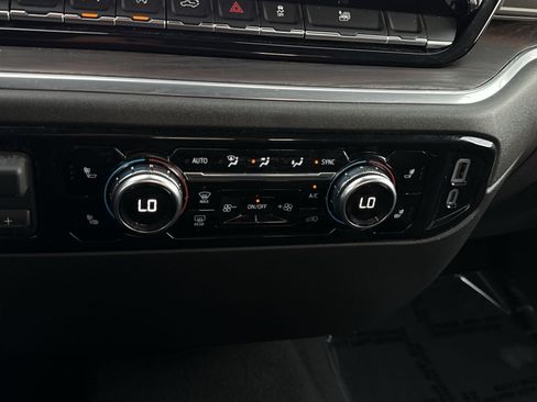 Used 2025 GMC Sierra 1500 SLT AWD/4WD image 21