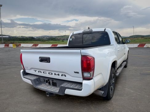 Used 2017 Toyota Tacoma 2WD Double Cab image 3