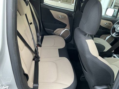 Used 2015 Jeep Renegade Latitude w/ Popular Equipment Group image 19