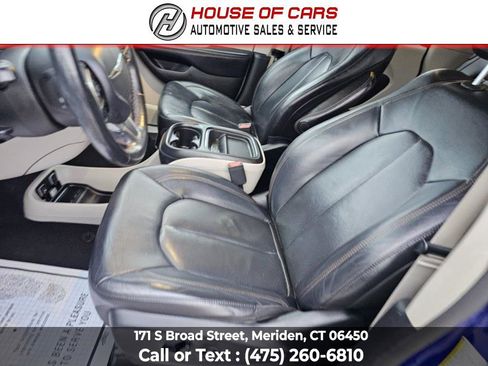 Used 2019 Chrysler Pacifica Touring-L w/ Advanced Safetytec Group image 37