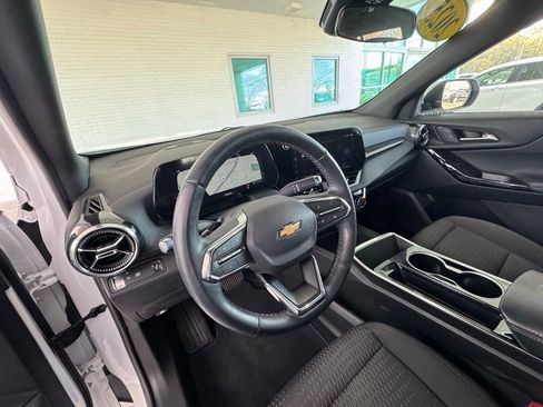 Used 2025 Chevrolet Equinox LT image 13