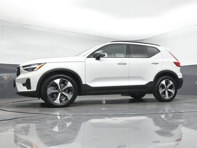 Used 2023 Volvo XC40 B5 Plus w/ Protection Package Premier AWD/4WD image 40