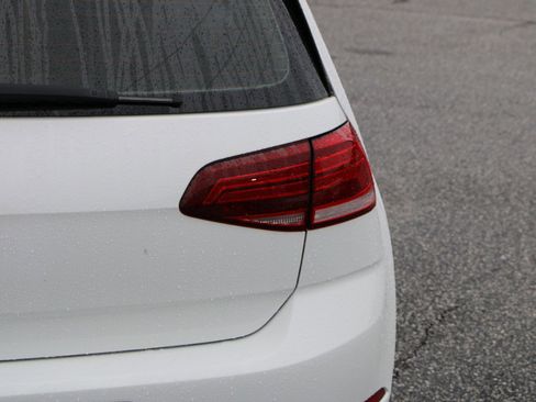 Used 2020 Volkswagen GTI SE FWD image 7