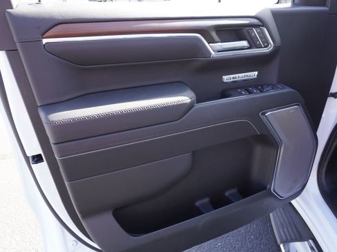 New 2026 GMC Sierra 1500 Denali w/ LPO, Black Badging Package image 15