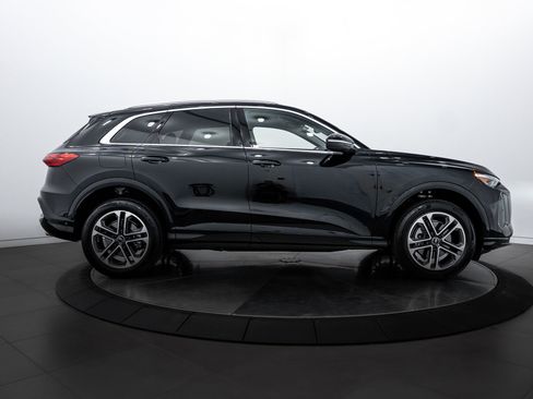 Certified 2025 Audi Q5 Premium Plus w/ Premium Plus image 3