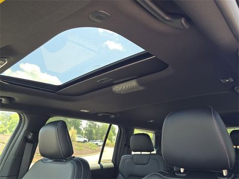 New 2025 Jeep Grand Cherokee L Altitude image 10