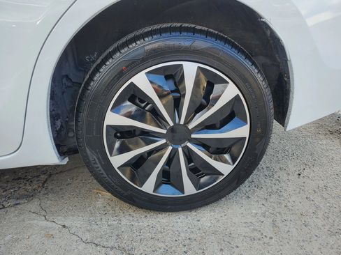Used 2015 Toyota Corolla LE FWD image 41