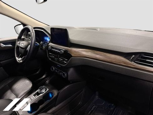 Used 2020 Ford Escape Titanium image 32