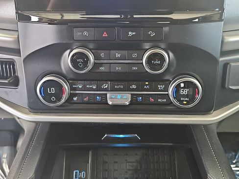 Used 2024 Ford Expedition Max XLT AWD/4WD image 24