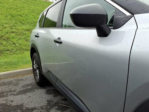 Used 2024 Nissan Rogue S AWD/4WD image 5