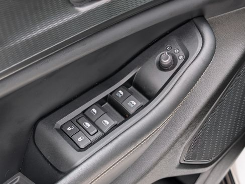 Used 2023 Jeep Grand Cherokee Altitude AWD/4WD image 19