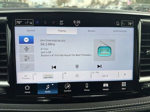 Used 2025 Chrysler Pacifica Select image 11