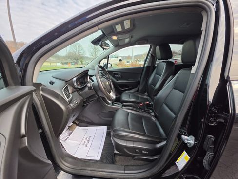 Used 2021 Chevrolet Trax LT w/ Premium Seat Package AWD/4WD image 26