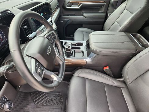 Used 2024 Chevrolet Silverado 1500 LT Trail Boss w/ Convenience Package II image 12