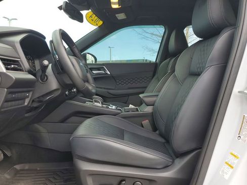 Used 2024 Mitsubishi Outlander SEL Black Edition image 16