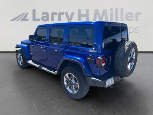Used 2018 Jeep Wrangler Unlimited Sahara image 3