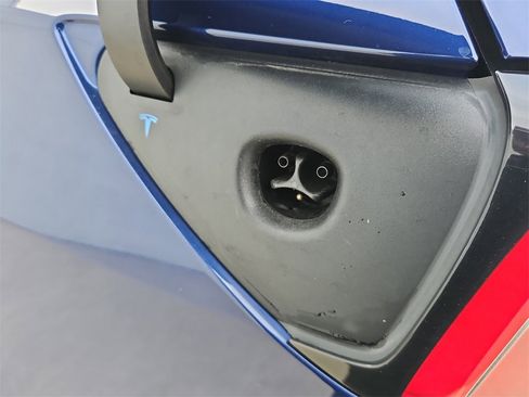 Used 2020 Tesla Model Y Long Range image 14