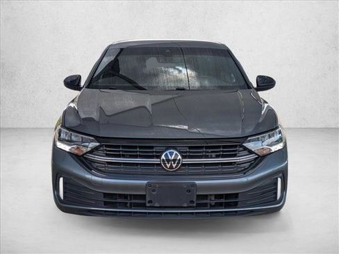 Used 2024 Volkswagen Jetta Sport image 2